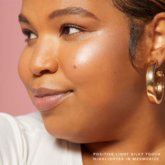 POSITIVE LIGH SILKY TOUCH HIGHLIGHTER